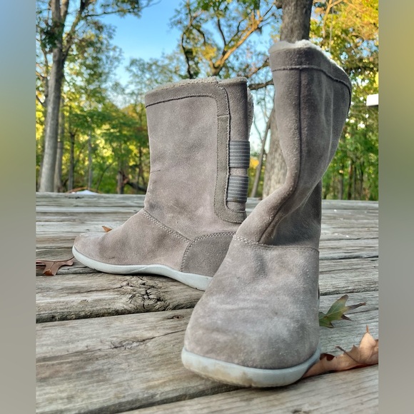 Gray Suede Croc Boots Girls Size 5 Crocs Sherpa Fleece Lining Fall Winter Boots - Picture 9 of 14